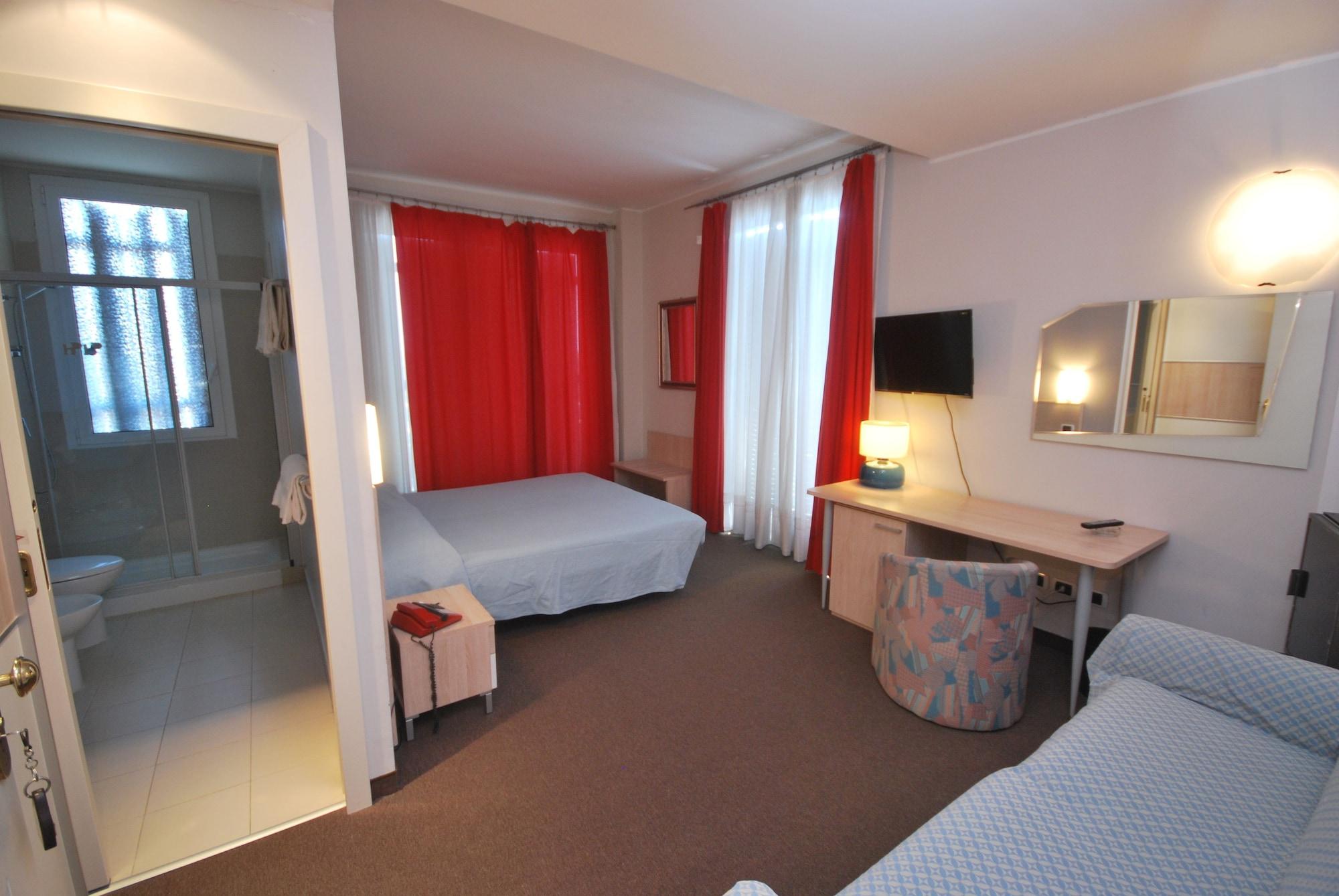 Hotel Paco Пьетра-Лигуре Экстерьер фото